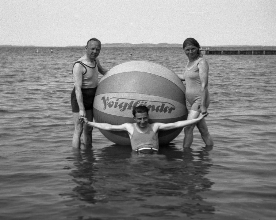 1938 – Ostsee. Rügen. Ostseebad Binz unter Hakenkreuzflagge