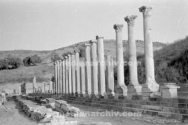 1954. Türkei. Säulen bei Izmir